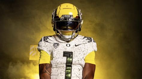 Why No. 1 Receiver Dakorien Moore Commits to Oregon Ducks .
